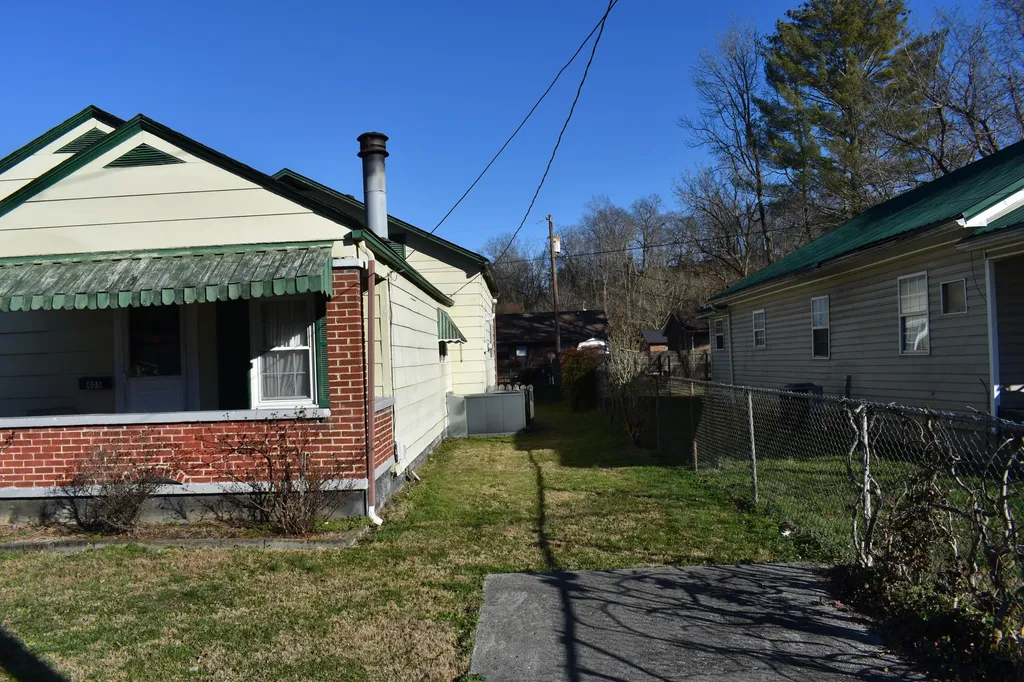 405 S 37th Street Middlesboro KY 40965