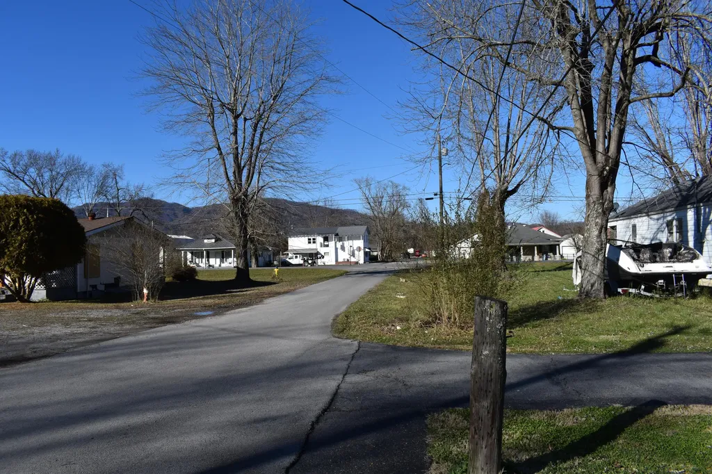 405 S 37th Street Middlesboro KY 40965