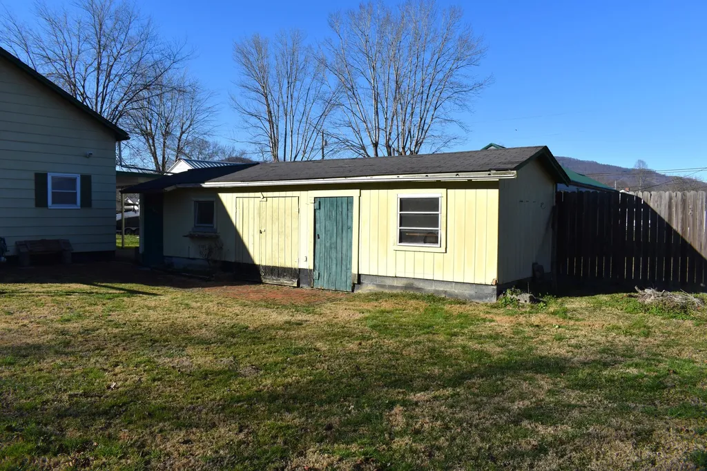 405 S 37th Street Middlesboro KY 40965