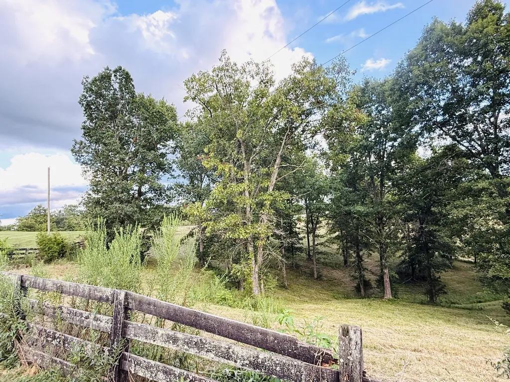 1231 Pleasant Grove Ridge Road Lawrenceburg KY 40342