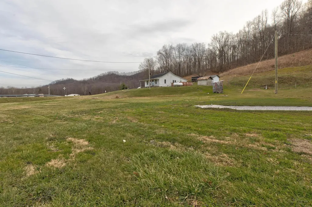 25 Calk Lake Road Jeffersonville KY 40337