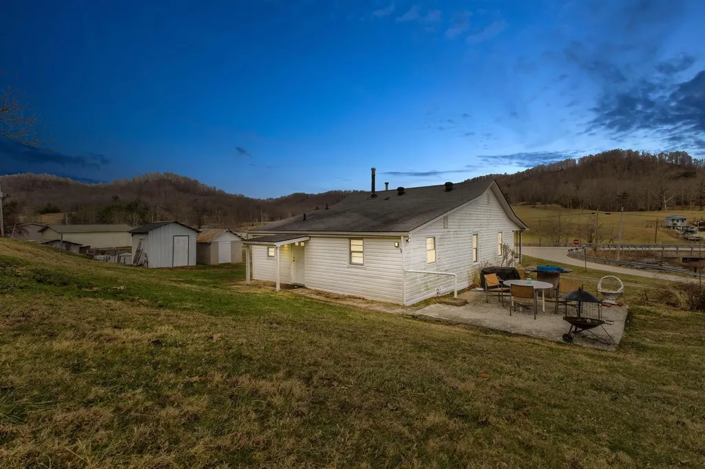 25 Calk Lake Road Jeffersonville KY 40337