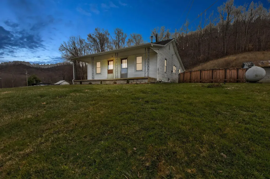 25 Calk Lake Road Jeffersonville KY 40337