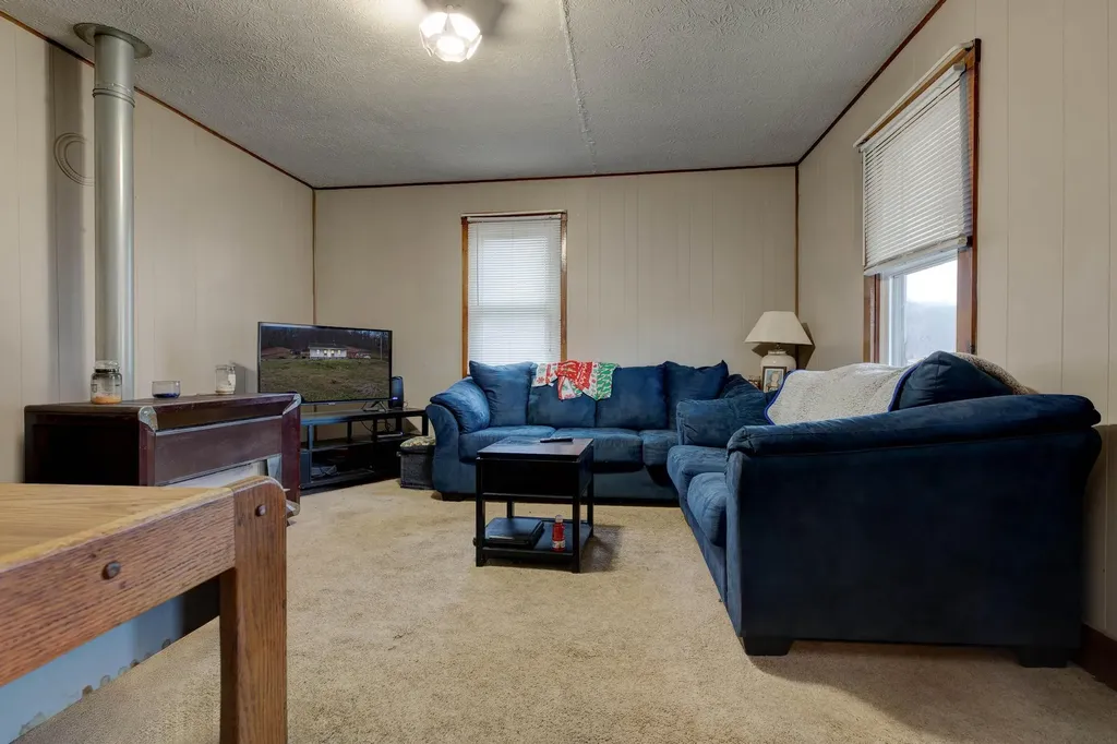 25 Calk Lake Road Jeffersonville KY 40337
