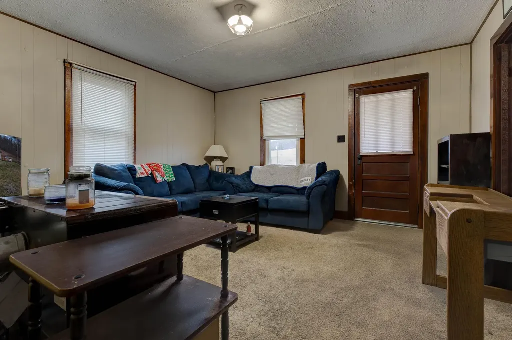 25 Calk Lake Road Jeffersonville KY 40337