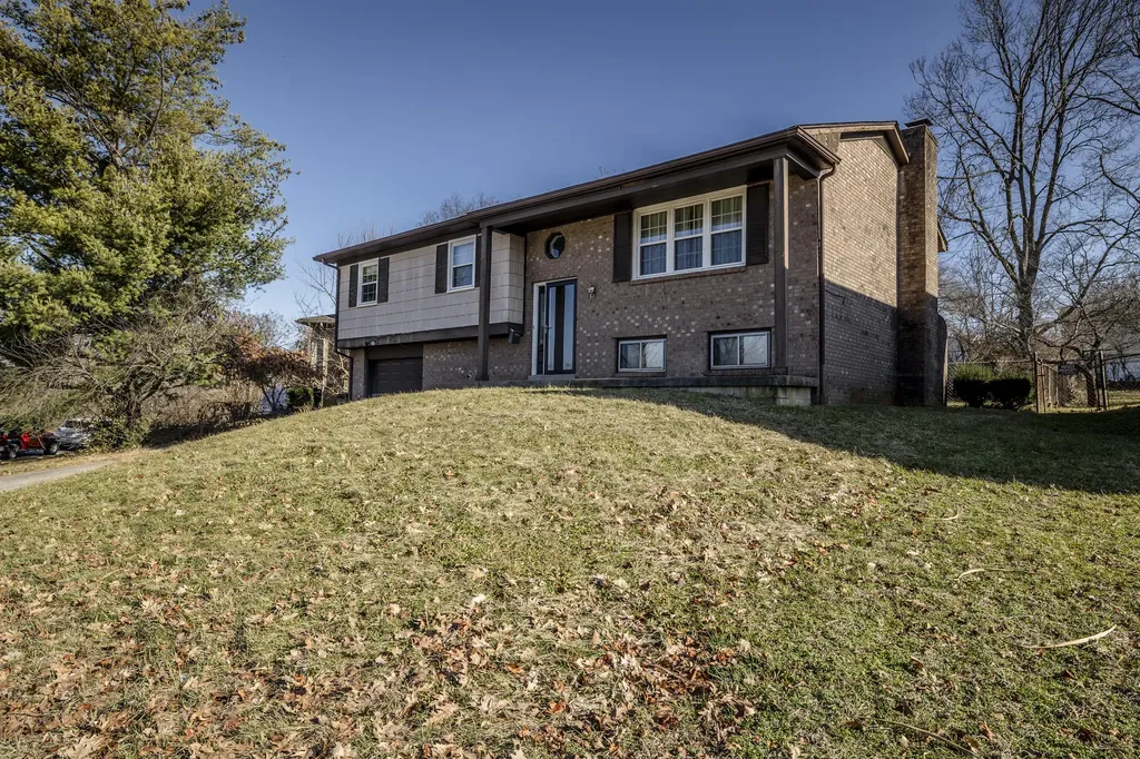 2147 Deauville Drive Lexington KY 40504