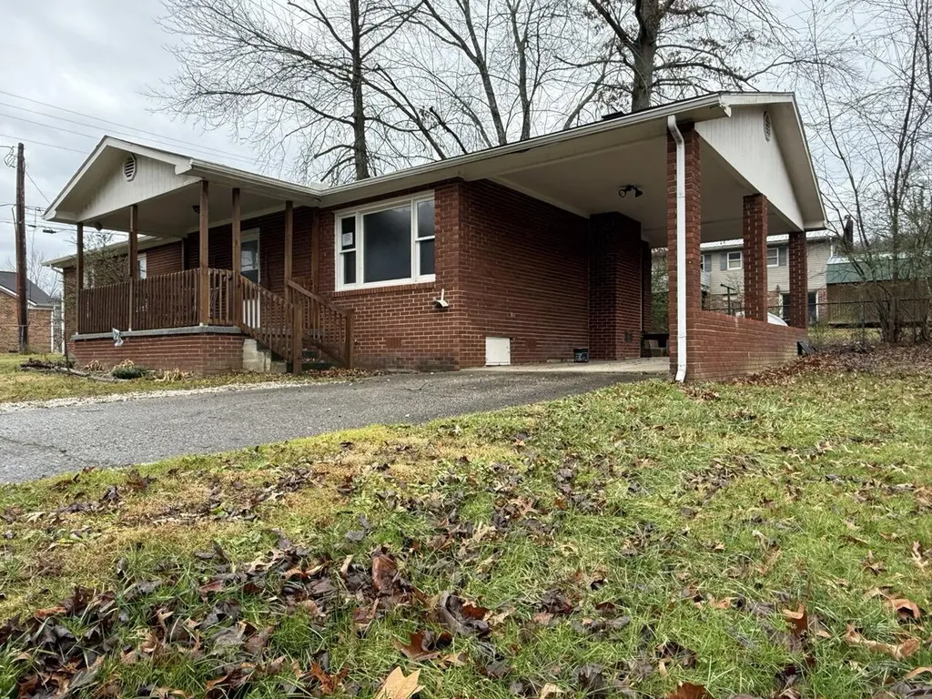 11 Short Street Thelma KY 41260