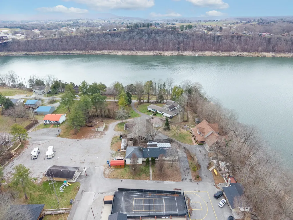 105 Villagers Resort Drive Somerset KY 42503