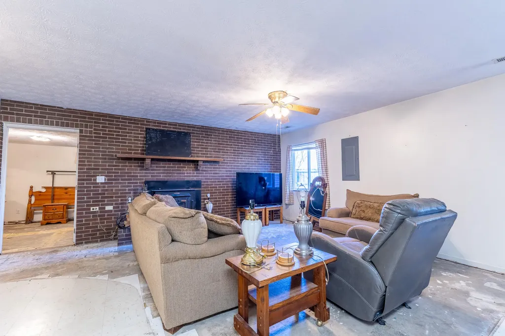 105 Villagers Resort Drive Somerset KY 42503