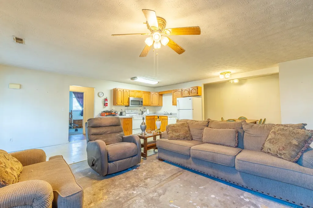 105 Villagers Resort Drive Somerset KY 42503