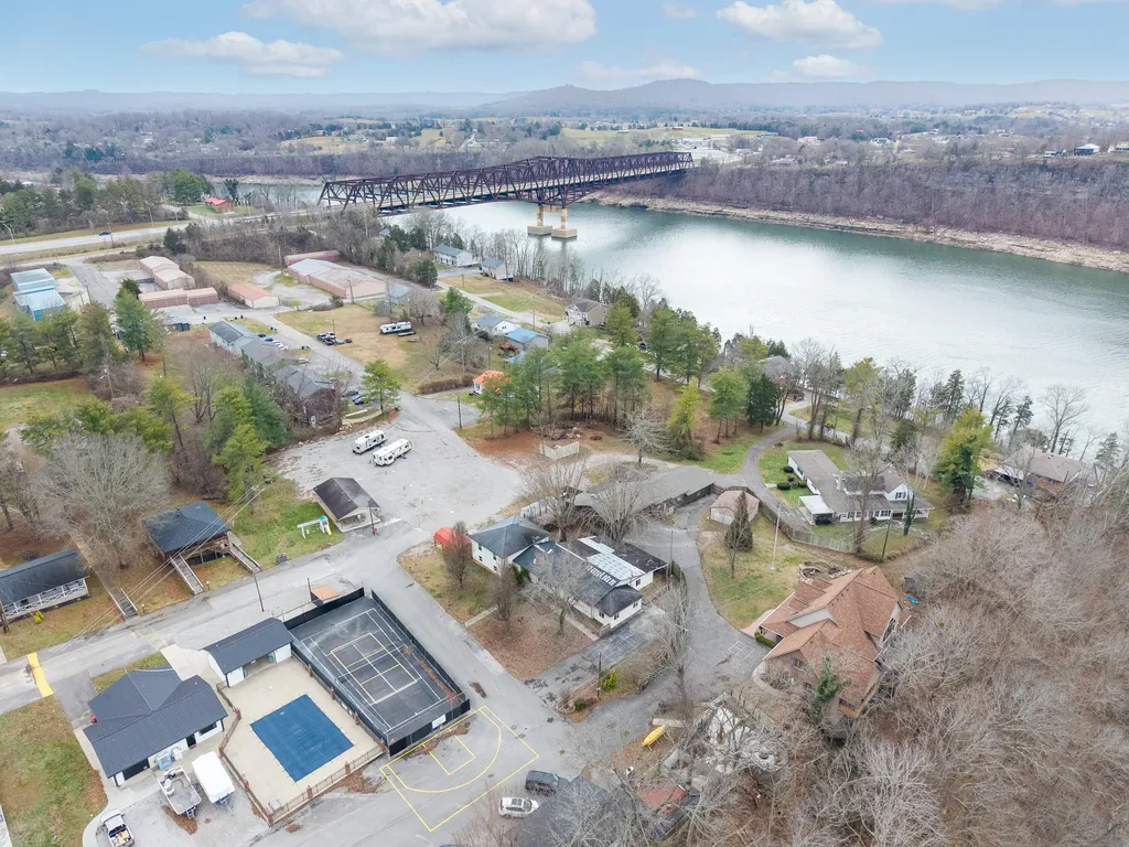 105 Villagers Resort Drive Somerset KY 42503