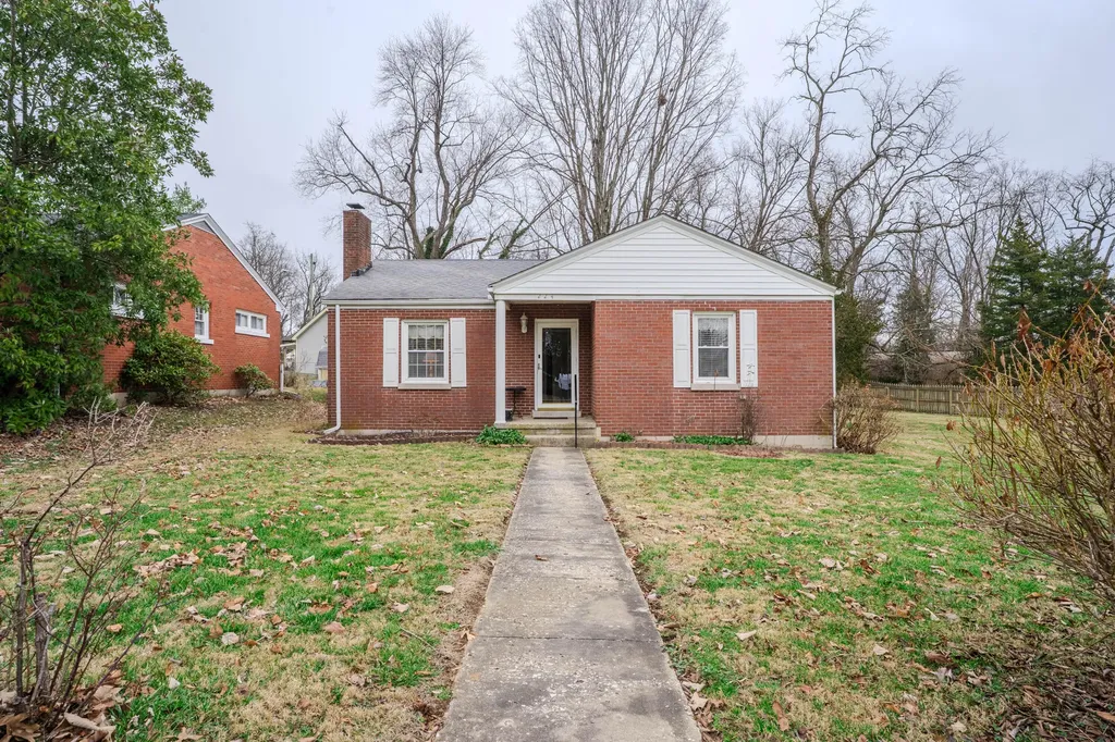 224 E Cross Street Midway KY 40347