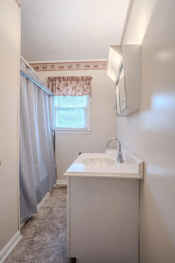 224 E Cross Street Midway KY 40347
