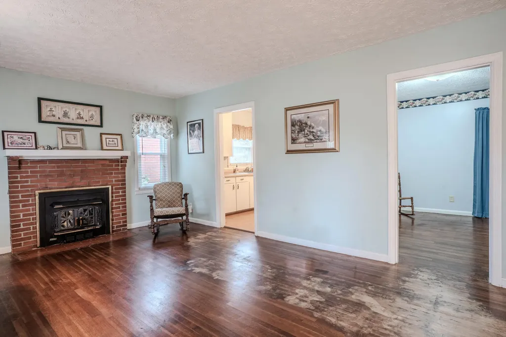 224 E Cross Street Midway KY 40347