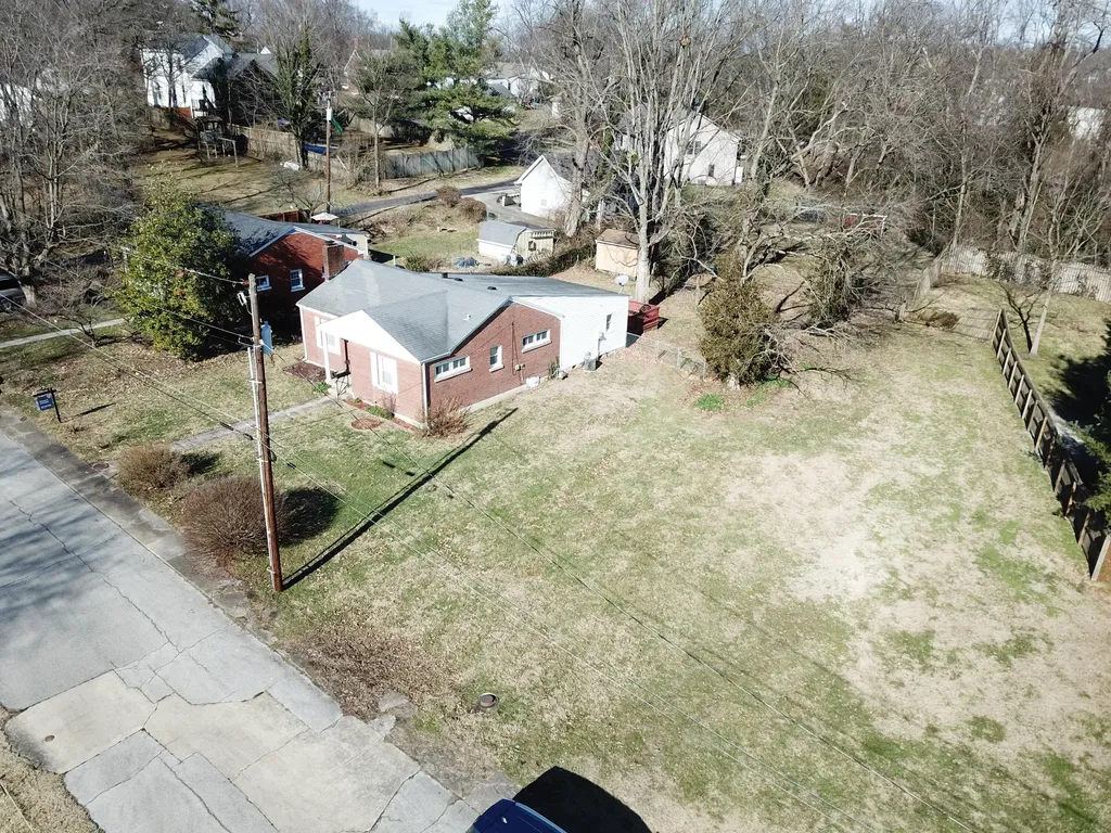 224 E Cross Street Midway KY 40347