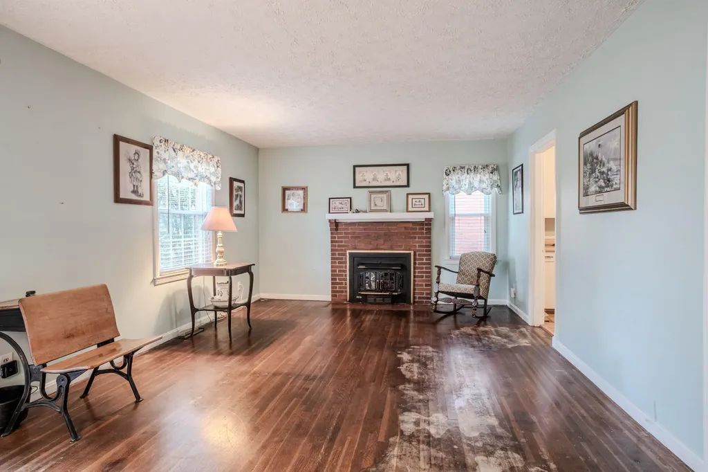 224 E Cross Street Midway KY 40347