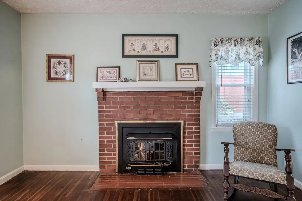 224 E Cross Street Midway KY 40347