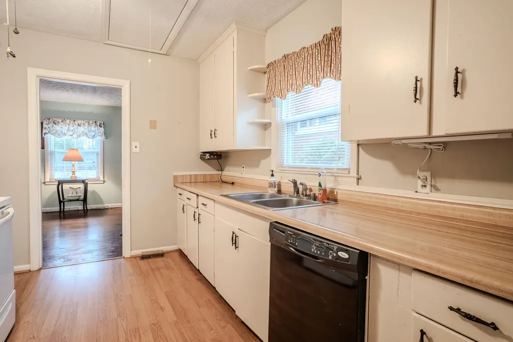 224 E Cross Street Midway KY 40347