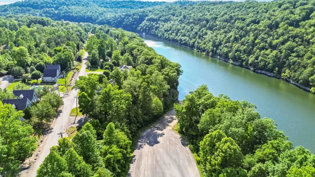 330 Enchanted Forest Way Burnside KY 42519