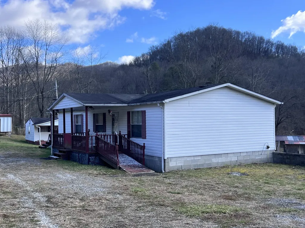 122 Blue Hollow Road Frakes KY 40940