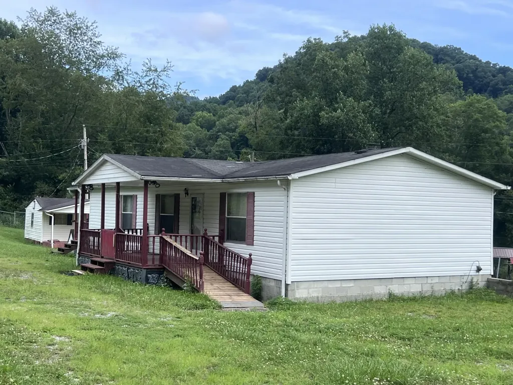 122 Blue Hollow Road Frakes KY 40940