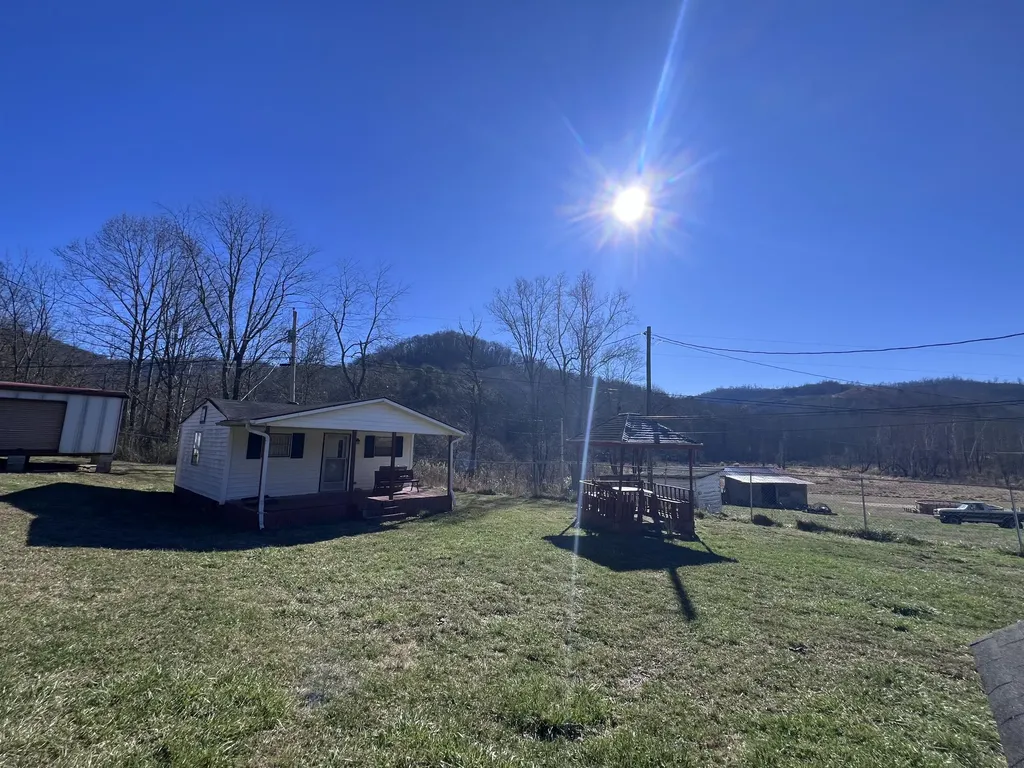 122 Blue Hollow Road Frakes KY 40940