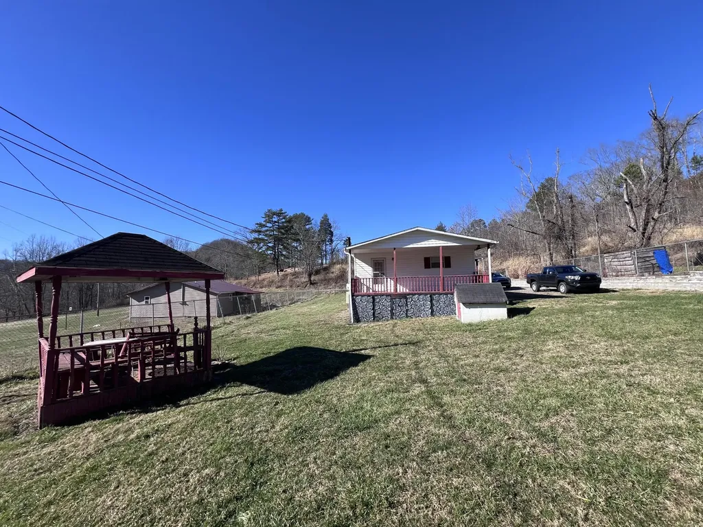 122 Blue Hollow Road Frakes KY 40940
