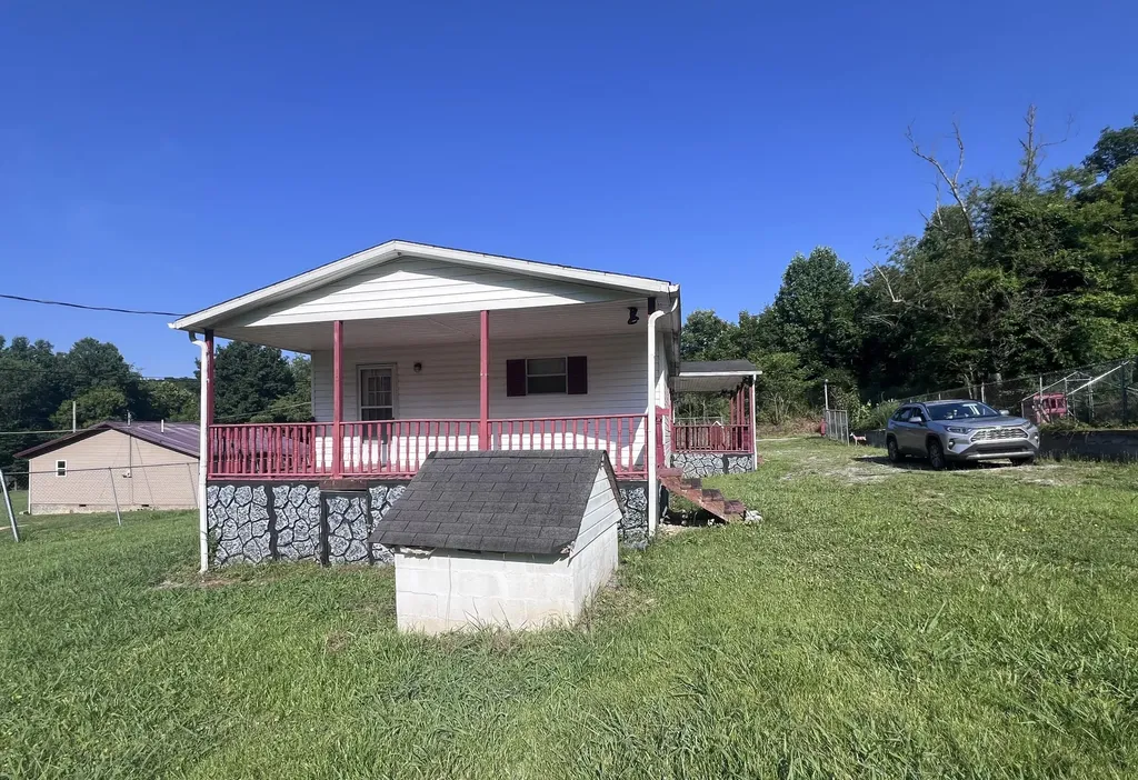 122 Blue Hollow Road Frakes KY 40940