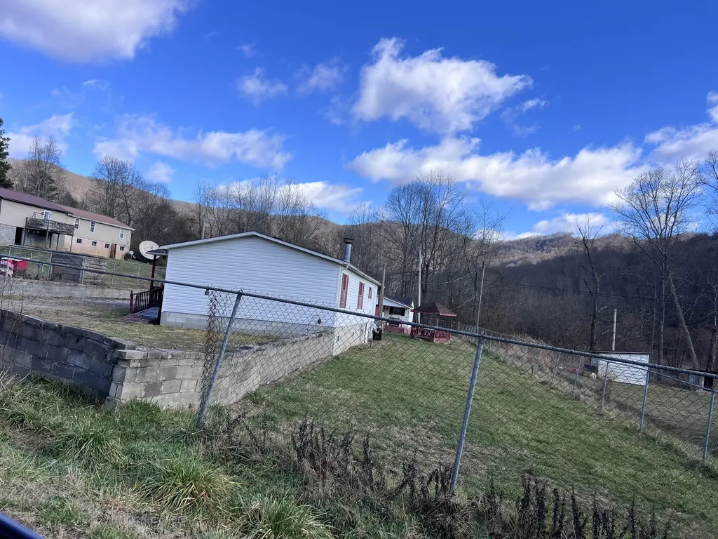 122 Blue Hollow Road Frakes KY 40940