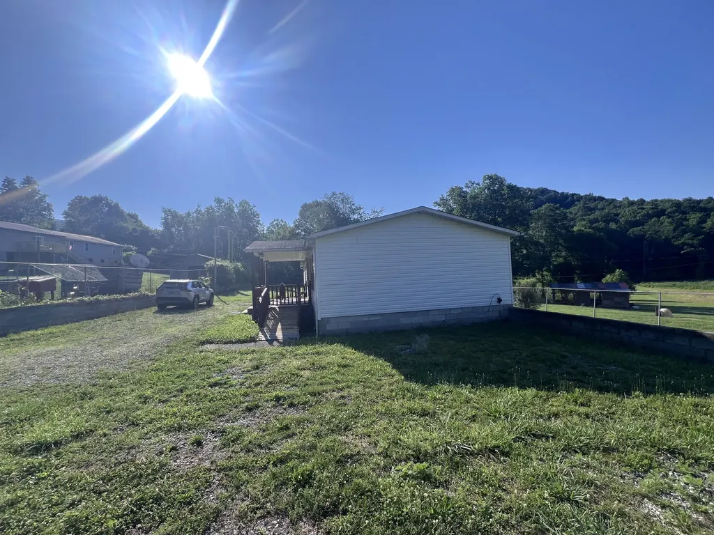 122 Blue Hollow Road Frakes KY 40940