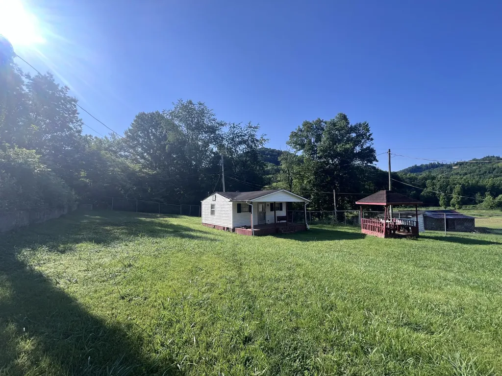 122 Blue Hollow Road Frakes KY 40940