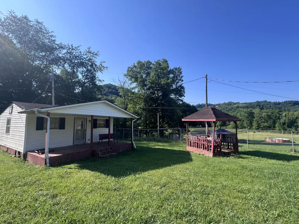 122 Blue Hollow Road Frakes KY 40940