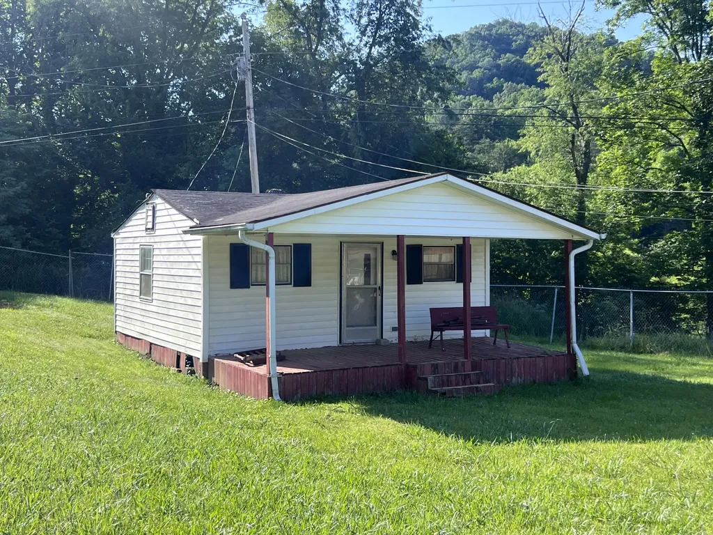 122 Blue Hollow Road Frakes KY 40940