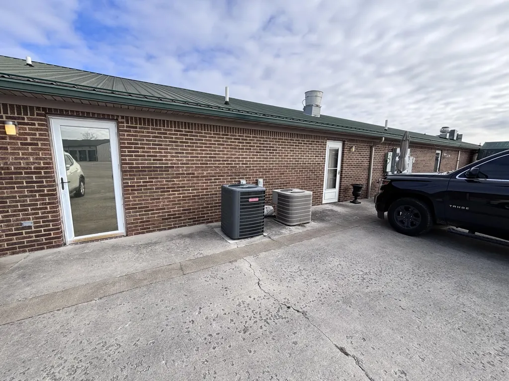 10275 N Highway 27 Eubank KY 42567
