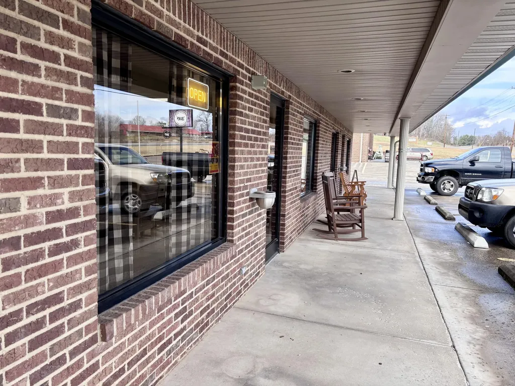 10275 N Highway 27 Eubank KY 42567
