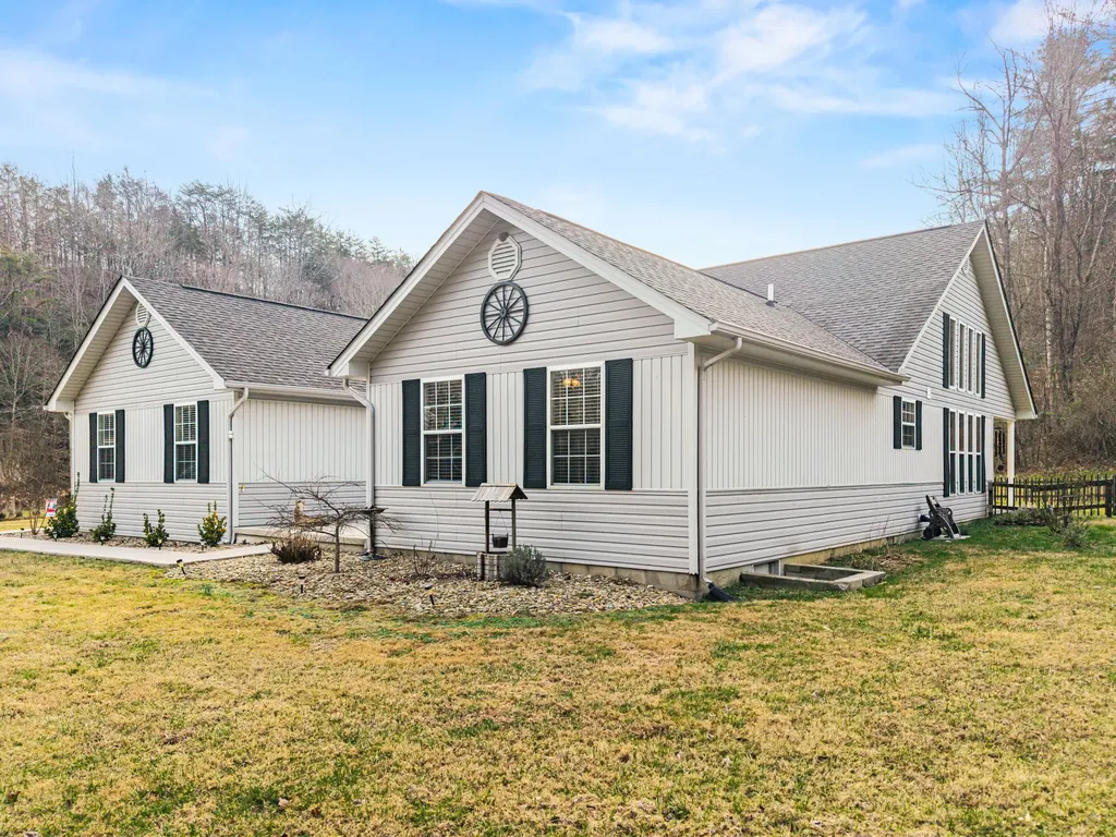 2581 Corder Flats Road Strunk KY 42649