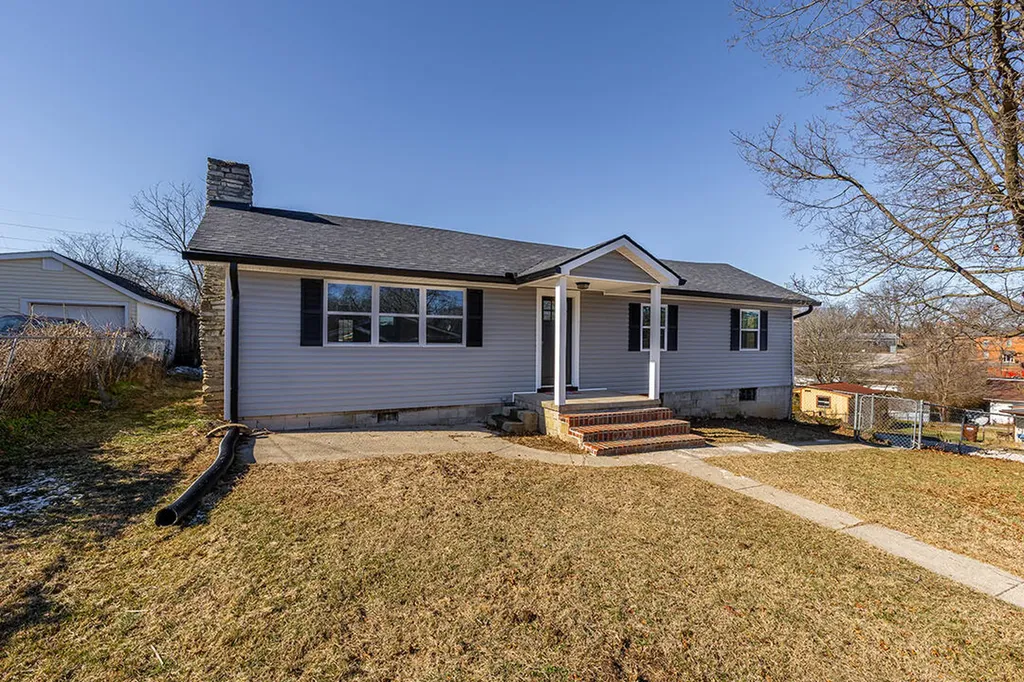 215 Harmon Street Paris KY 40361