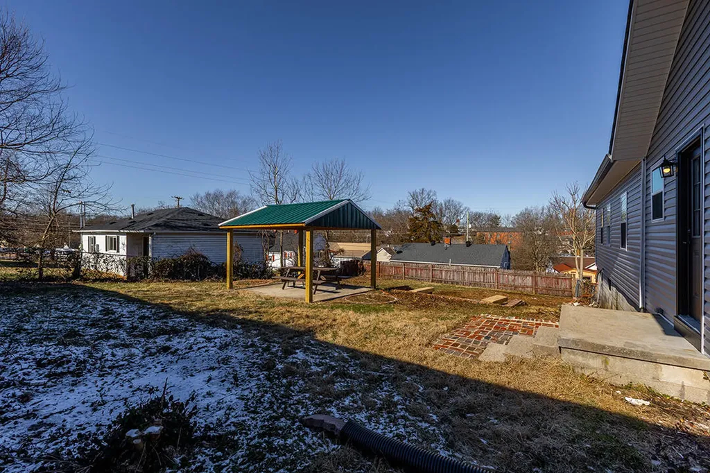 215 Harmon Street Paris KY 40361