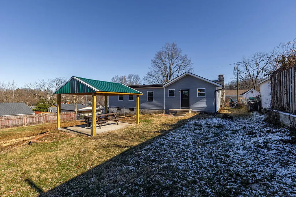 215 Harmon Street Paris KY 40361