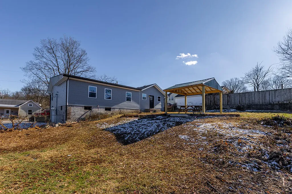 215 Harmon Street Paris KY 40361