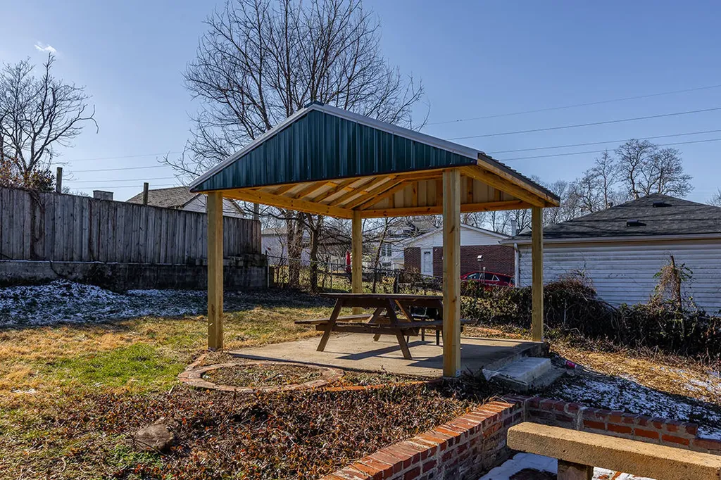 215 Harmon Street Paris KY 40361