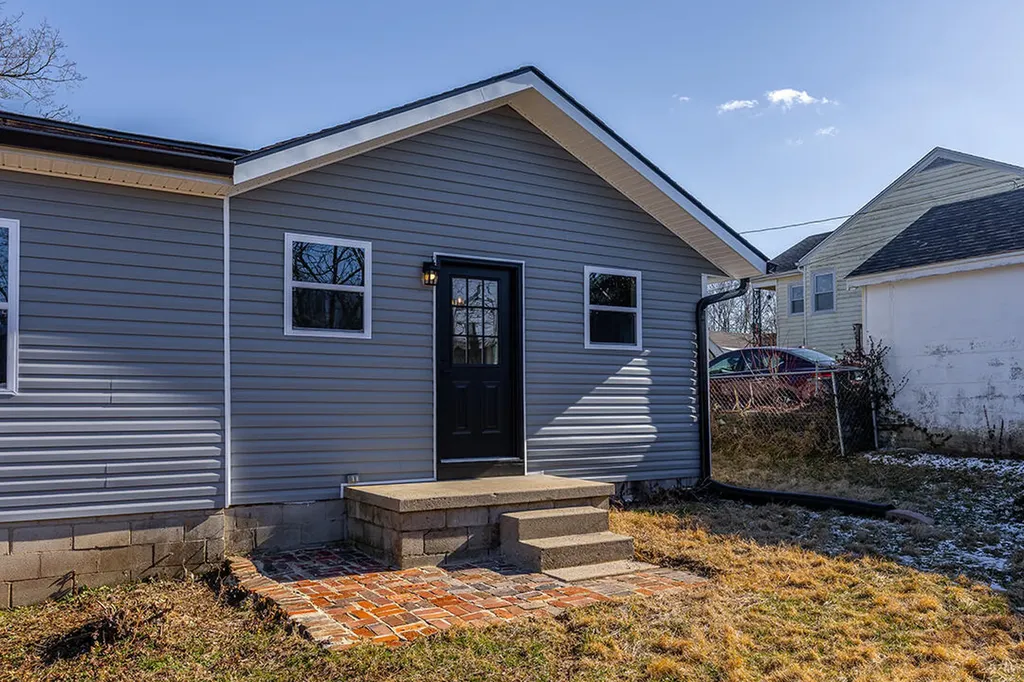 215 Harmon Street Paris KY 40361