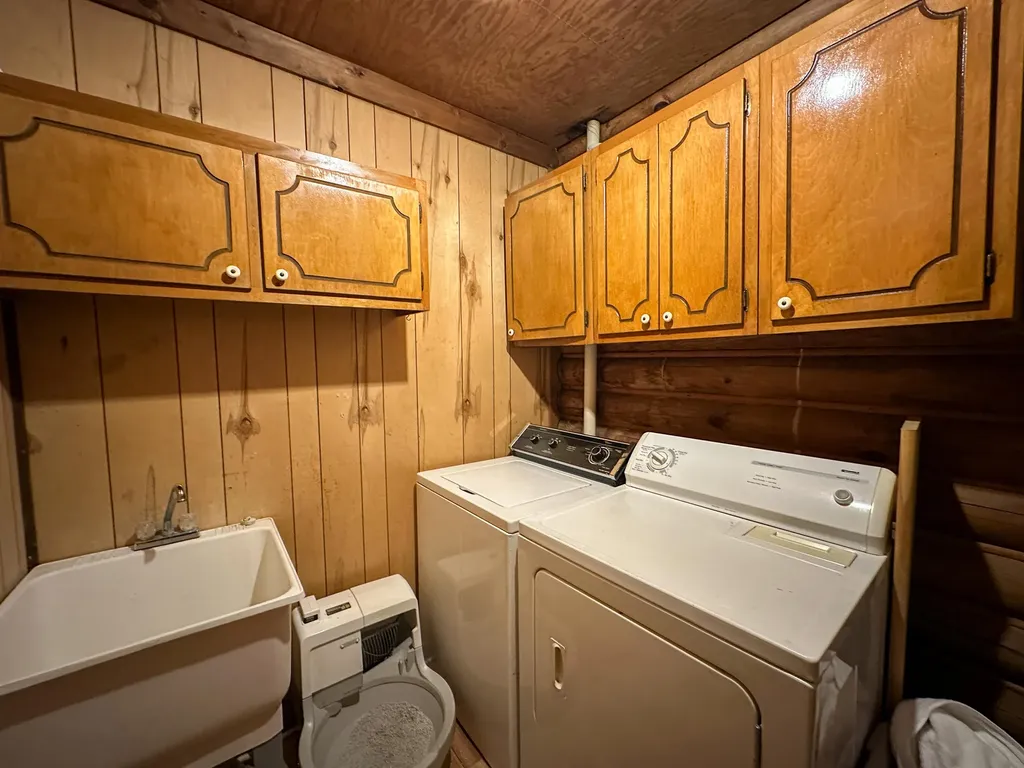 766 Old Flat Lick School Road Flat Lick KY 40935