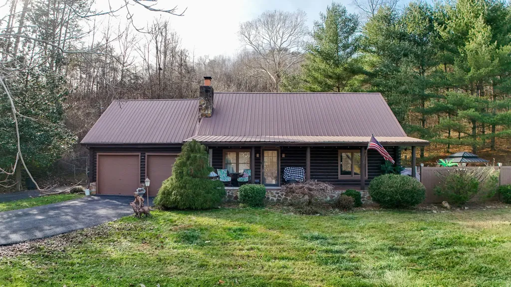 766 Old Flat Lick School Road Flat Lick KY 40935