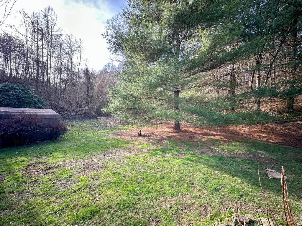 766 Old Flat Lick School Road Flat Lick KY 40935