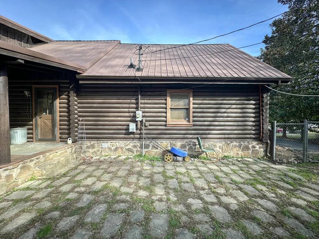 766 Old Flat Lick School Road Flat Lick KY 40935