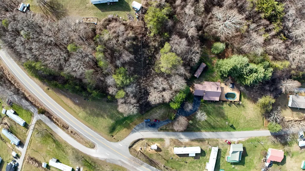 766 Old Flat Lick School Road Flat Lick KY 40935