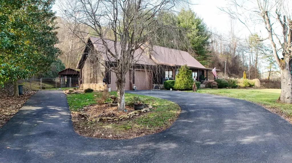 766 Old Flat Lick School Road Flat Lick KY 40935