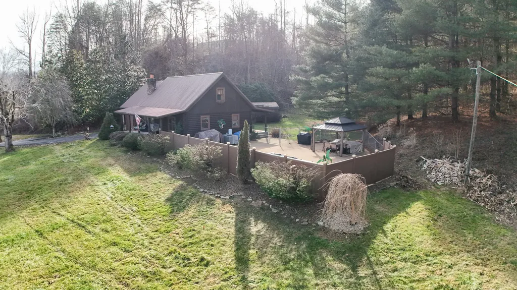 766 Old Flat Lick School Road Flat Lick KY 40935