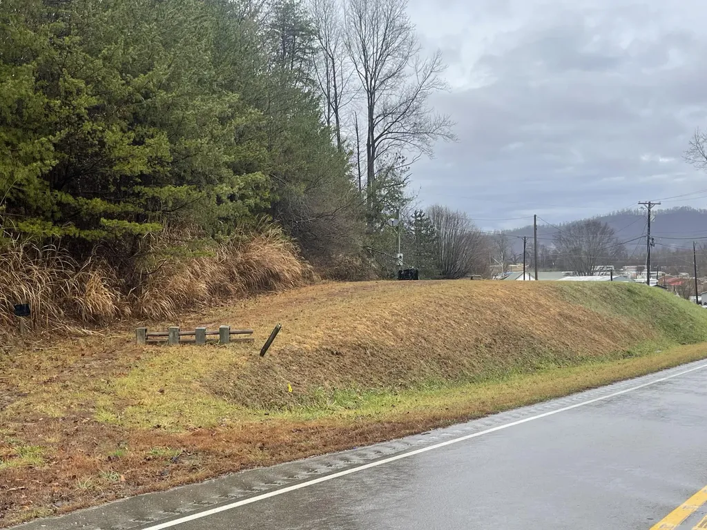 766 Old Flat Lick School Road Flat Lick KY 40935